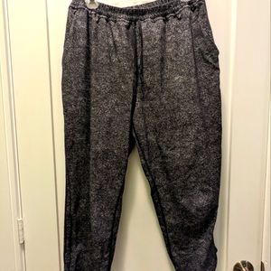 Lululemon baggy capris